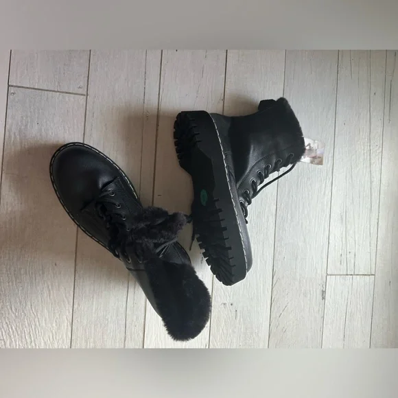 Sincerely Jules Black Ankle Boots with Fur Trim - Picture 2 of 6